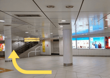 地下鉄「新宿三丁目」の改札を出て、B2出口へ向かいます。